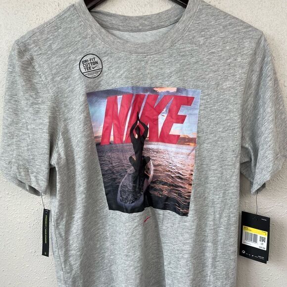 NWT Nike Men’s Yoga T-Shirt Size S - Picture 2 of 6